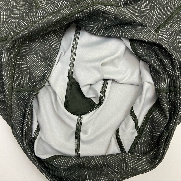 Lululemon Cool to Street Crop Leggings With Mesh Panels Green Leaf Print Size 8 - Picture 6 of 7